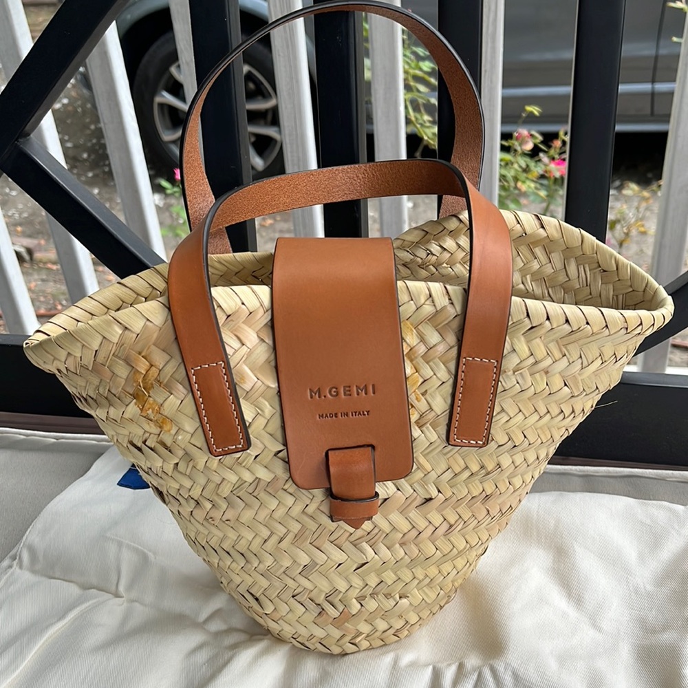 M. Gemi straw bucket bag with leather clasp and handles